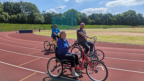Lisa Smart MP on the track with the Wheelers at Woodbank Park