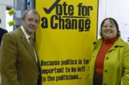Jacquie Bell & Cllr Alan Lewis at the Vote for Change campaign stand.