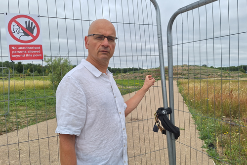 Olaf in front of a fence