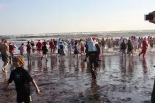 Boxing Day Walk in the Sea - Teignmouth