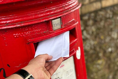 A picture of a postbox.