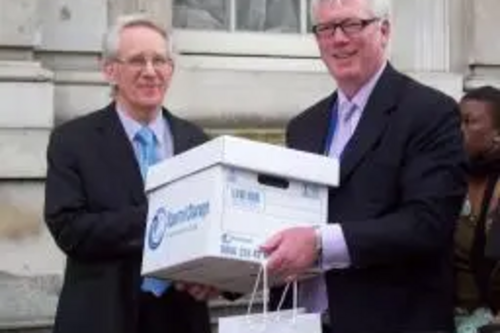 Paul Rowen MP - Handing over Christies' Petitions to 10 Downing Street