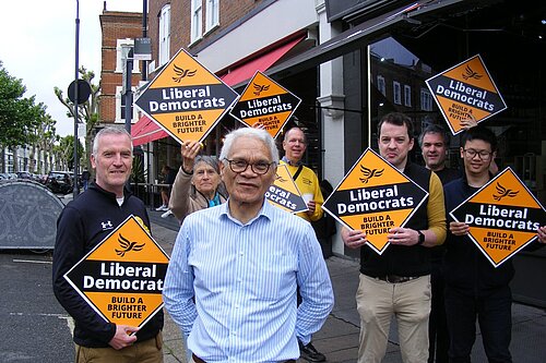 Roy in front of diamonds