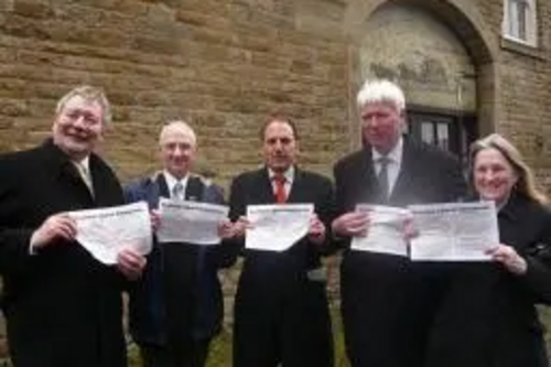 Simon Hughes MP launches the Lib Dem Manifesto in Littleborough.